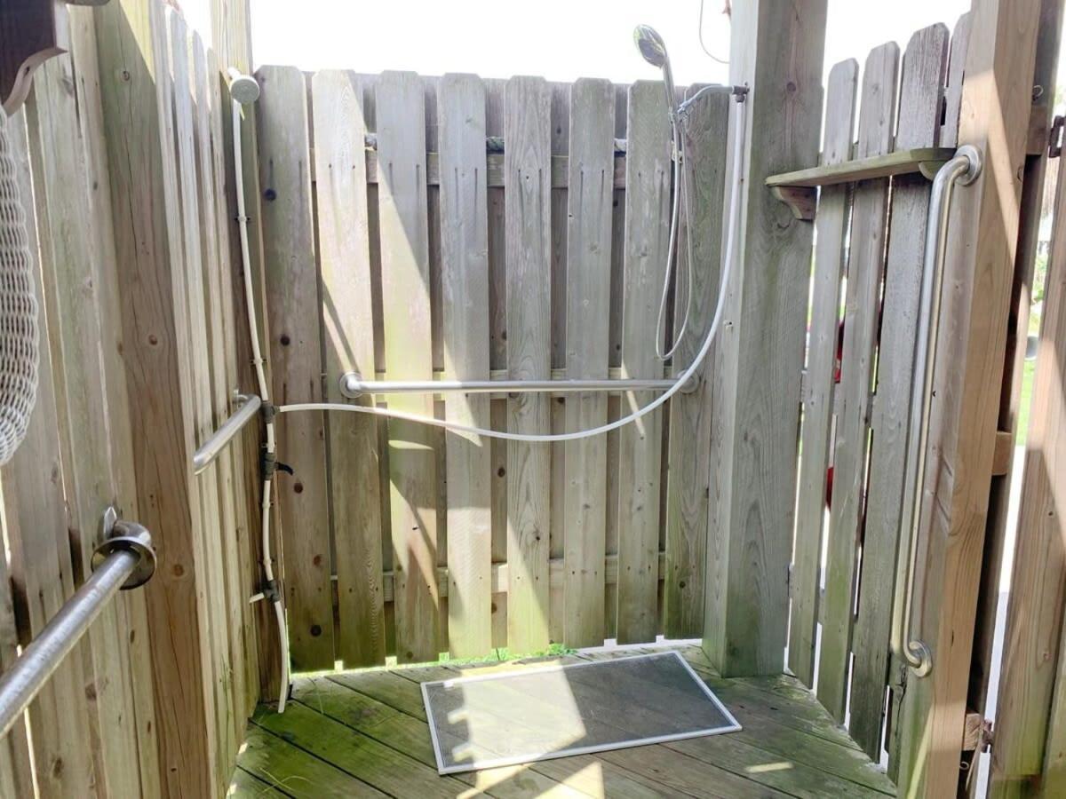 Casa De Las Olas - Huge Fenced Yard, Massive Outdoor Shower, Great Breezes From Deck! Villa Surfside Beach Exterior photo